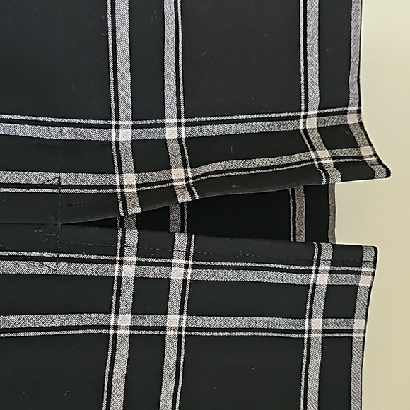 Ann taylor Black/White Square Print Mini Skirt Size 0P - Picture 3 of 6